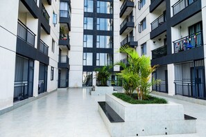 Property grounds - Loftel Studio Near UN (Ruaka)