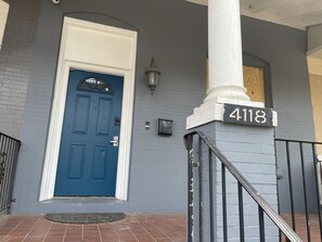 A blue door with a white trim, a mailbox, and a house number 4118. - GE, NEAR ZOO , Fairmount Park, Spacious 9 bedrooms 3 bathrooms entire house (Philadelphia)
