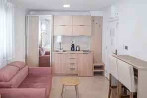 Deluxe Studio, Balcony | In-room safe, laptop workspace, soundproofing, free WiFi - Apartments Mary (Budva)
