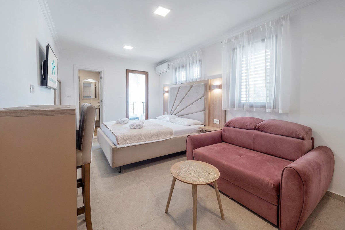 Deluxe Studio, Balcony