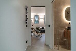 Interior - 9 min. Walk from Porta Nuova, Design and Elegance (Milan)