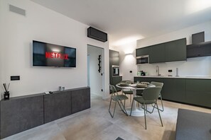Dining - 9 min. Walk from Porta Nuova, Design and Elegance (Milan)
