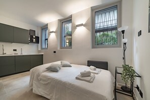 1 bedroom, iron/ironing board - 9 min. Walk from Porta Nuova, Design and Elegance (Milan)