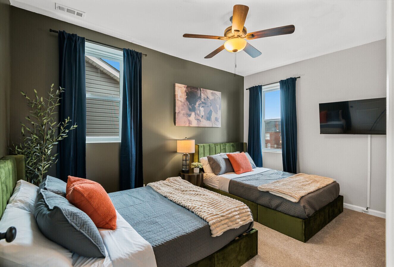 Desk, iron/ironing board, travel cot, WiFi