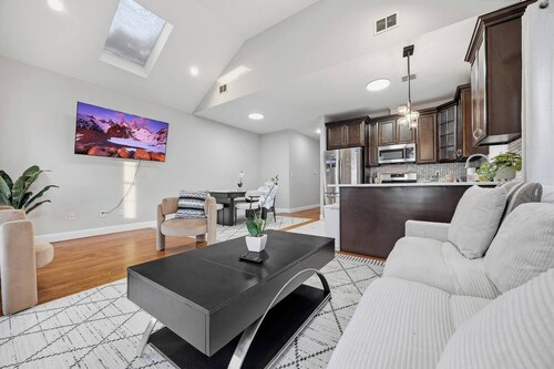 4 BR • Vaulted Living • Sleeps 11 • 4 Car Parking Garage