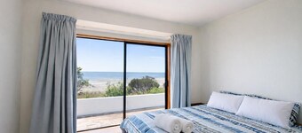 Ocean Views Across the Beach in Collingwood