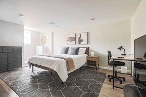 Desk, iron/ironing board, free WiFi, bed sheets - Peaceful, Modern 1 Bedroom (Ooltewah)