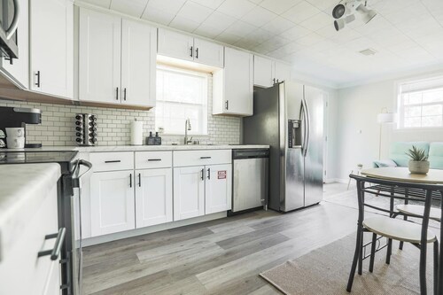 Peaceful, Modern 1 Bedroom