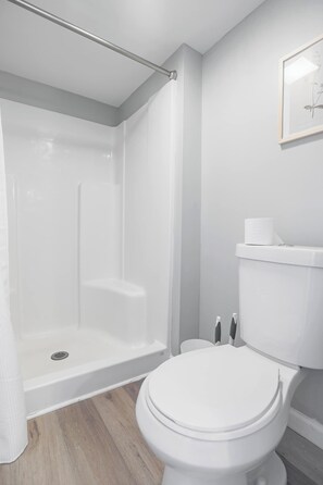 Hair dryer, towels - Modern, Peaceful 1 Bedroom (Ooltewah)