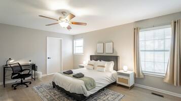 Escrivaninha, ferros/tábuas de passar roupa, Wi-Fi de cortesia