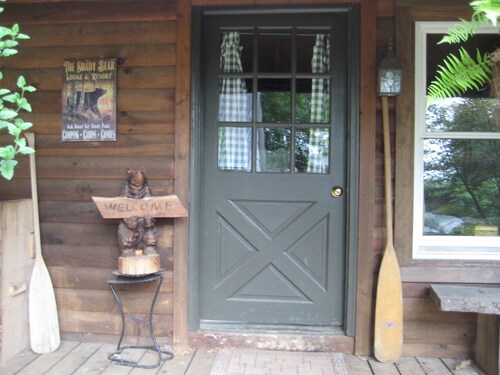 The Shady Bear Cabin in nearby charming Frederick