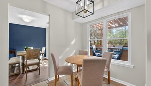 Dining - Savannah Oasis | Hot Tub + Pickleball + Putt Putt (Savannah)