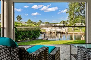 Interior - Sunrise Serentiy, Canal retreat kayak + lanai / 6 min to downtown (North Fort Myers)