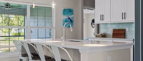 雪櫃、微波爐、焗爐、爐具