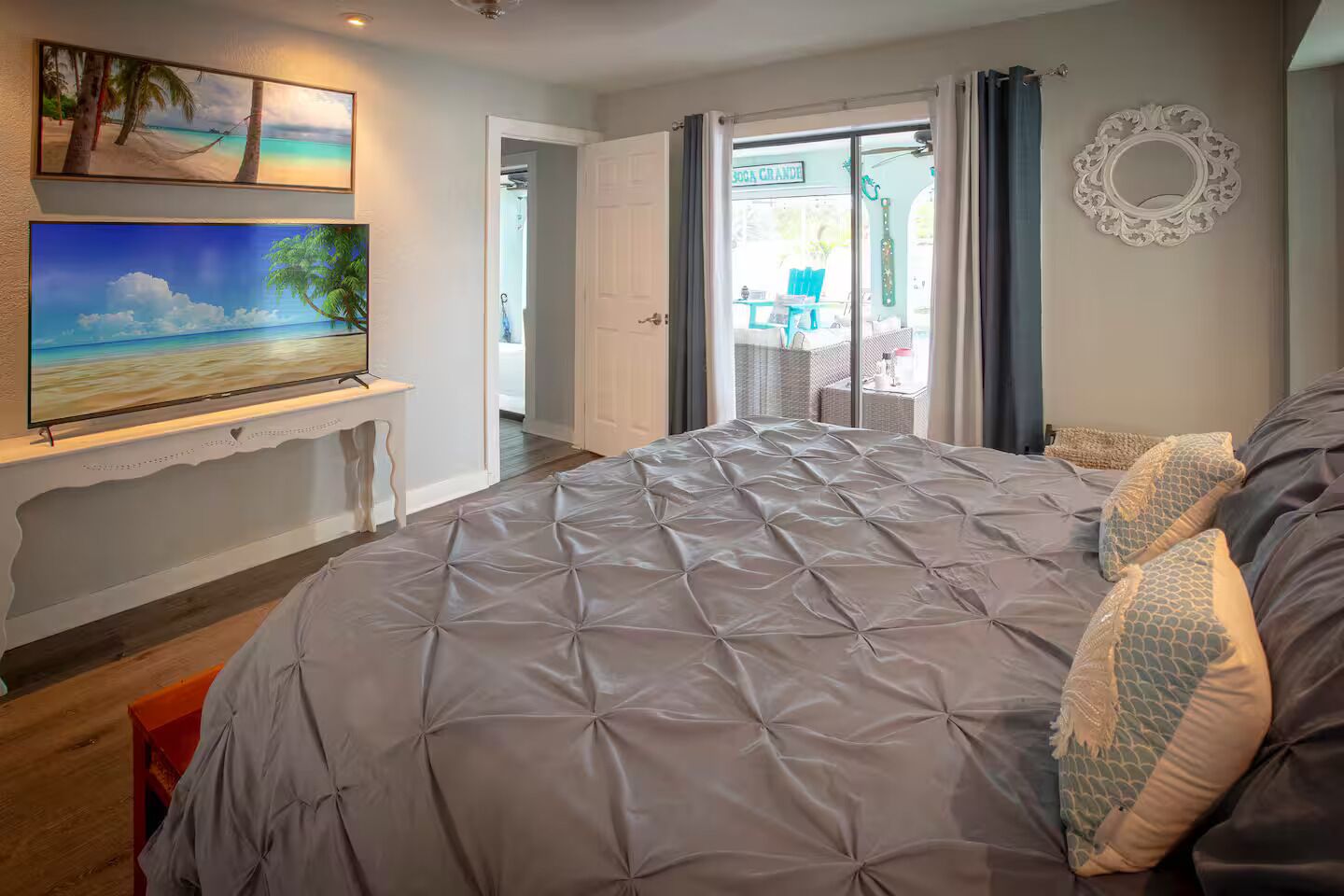 3 bedrooms, desk, iron/ironing board, travel crib