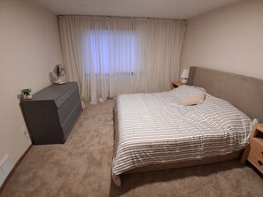 2 bedrooms, iron/ironing board, free WiFi, bed sheets - Tranquil 2-bedroom apartment with AC in vibrant Minneapolis (Minneapolis)