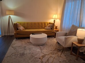 Smart TV - Tranquil 2-bedroom apartment with AC in vibrant Minneapolis (Minneapolis)