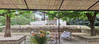 Rent in Mas Provençal in the heart of the Luberon, apartment 2 Rooms