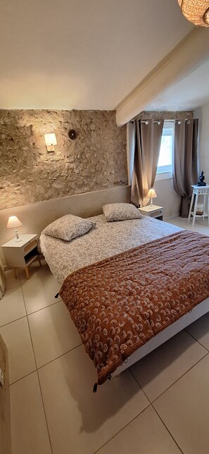 1 bedroom, WiFi, bed sheets - Rent in Mas Provençal in the heart of the Luberon, apartment 2 Rooms (Pertuis)