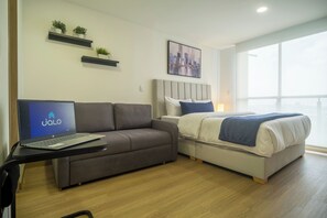 Comfort Studio Suite, Balcony, Park View | In-room safe, desk, laptop workspace, iron/ironing board - Alma 72 By Jalo (Bogotá)