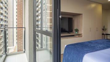 Suíte estúdio | Cofres nos quartos, escrivaninha, espaço de trabalho para notebook