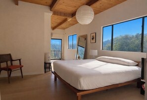 Iron/ironing board, WiFi, bed sheets - Epic views, modern luxury, private retreat in West Marin on hilltop 2 acre (Lagunitas-Forest Knolls)