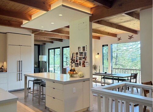 Epic views, modern luxury, private retreat in West Marin on hilltop 2 acre