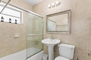 Douche, savon, papier toilette