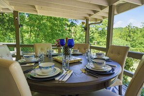 Outdoor dining - Mountain Getaway w/ Views & Fire Pit! (Maggie Valley)