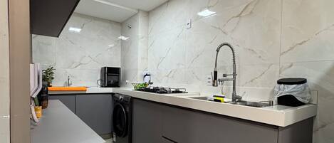 Fridge, oven, stovetop, electric kettle