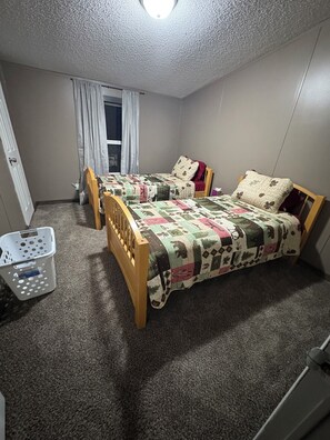 WiFi, bed sheets - Peaceful Farm Experience (Urich)