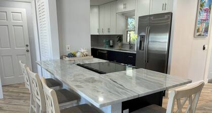 Island Vibes Retreat - 3 BR/2 BA Tropical Pool Home 3 minutes from the Beach!