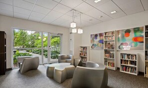 Interior - Stylish Downtown Hub +Parking + Gym, Ent. District (Toronto)