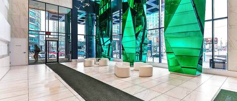 المنشأة من الداخل