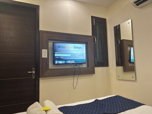 GoBravo Nova Paharganj - Smart Rooms with Smart Tv & WiFi near NDLS & Cp Delhi