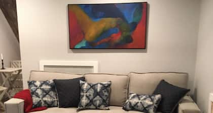 Charming 1-bedroom apartment with AC in peaceful Nyack