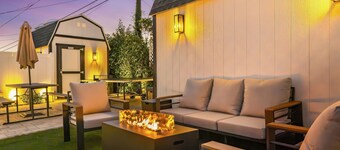 2BR Retreat / HOT TUB, Fire Pit, BBQ, & Yard Oasis