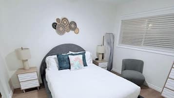 2 camere, una scrivania, ferro/asse da stiro, culla da viaggio