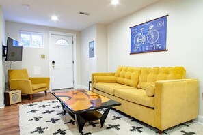TV, offices - Stay Cozy in CoHi DC (Washington DC)