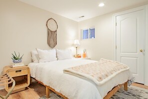 2 bedrooms, iron/ironing board, travel cot, WiFi - Stay Cozy in CoHi DC (Washington DC)