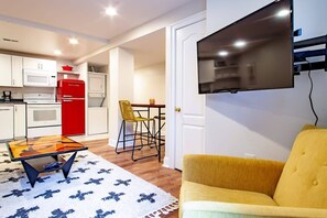 TV, offices - Stay Cozy in CoHi DC (Washington DC)