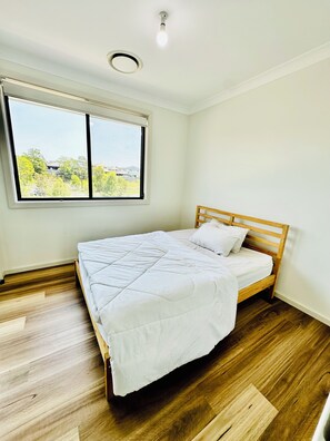 4 bedrooms, iron/ironing board, free WiFi, bed sheets