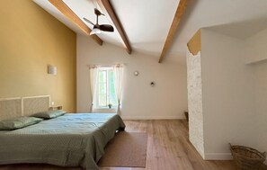 4 bedrooms, travel cot, free WiFi - Beautiful home in Les Angles (Les Angles)