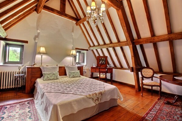 Tabla de planchar con plancha, wifi gratis y ropa de cama 