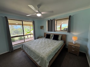 Iron/ironing board, internet, bed sheets - Elysium House - Private, Peaceful Farm Stay Near Yeppoon (Bondoola)