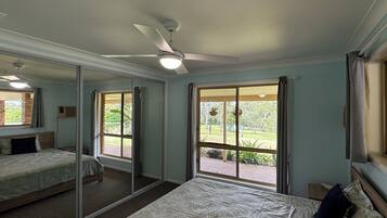 Fer et planche à repasser, accès Internet, draps fournis