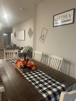 Dining - Lovely 2-bedroom house with AC in vibrant Indianapolis (Indianapolis)