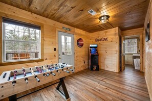 Games room - Make Memories: Views, Hot Tub and Resort Pool (Sevierville)