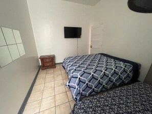 Iron/ironing board, WiFi, bed sheets - G1 Near philadelphia zoo,Fairmount Park quiet one room,share 3 bathrooms,kitchen (Philadelphia)
