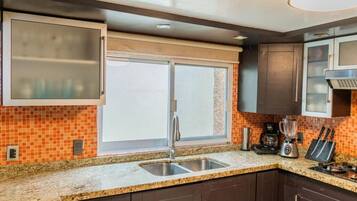 Fridge, microwave, oven, coffee/tea maker